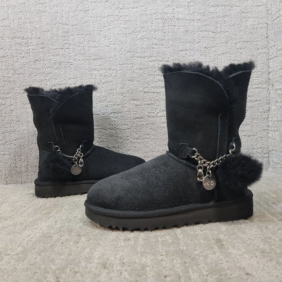UGG Classic Mini Women's Size US 5 Black Sheepskin Chain Logo Strap Boots NEW - Picture 5 of 10